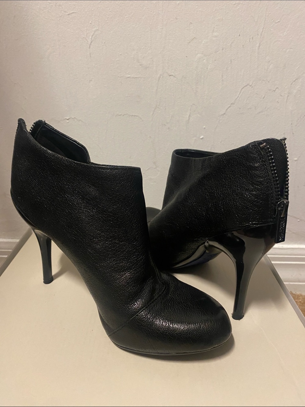 Kenneth Cole REACTION Women's Joni Arc Bootie